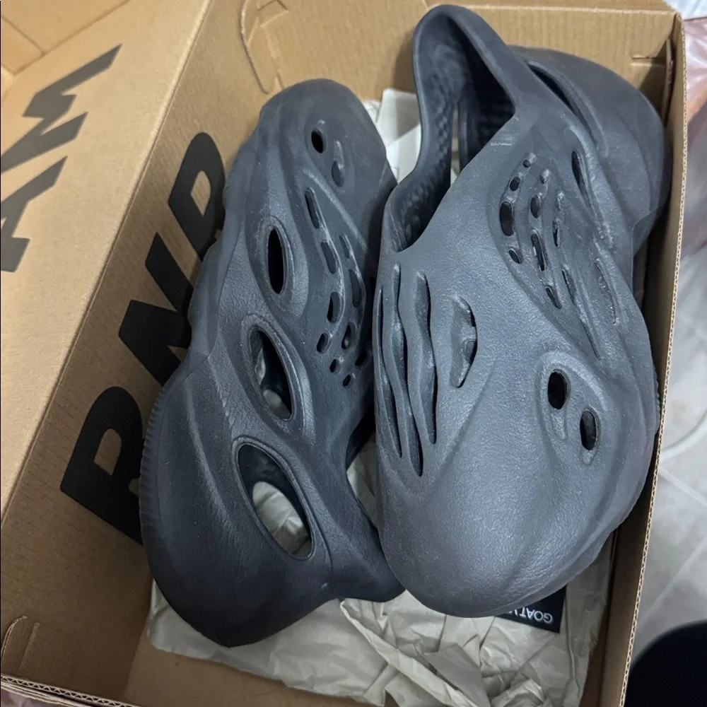 Yeezy foam RNR - Picture 1 of 4